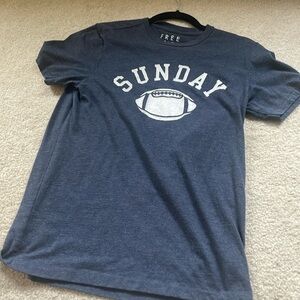 🩷 3/$18 Sunday Football graphic tee stretchy men’s small